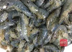 Illustration of how to make fried shrimps in oil 1