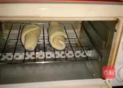 Illustration of how to make custard honey bread 5