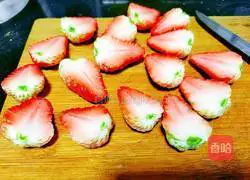 Strawberry Cake Recipe Illustration 17