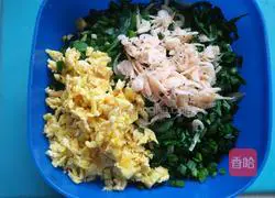 Illustration of how to make double shrimp spring rolls 3