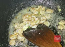 Illustration of how to make shrimp musu pork 2