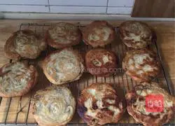 Illustration of how to make homemade pot helmets 18