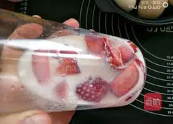 Fresh strawberry ancient flavor Gulu cake recipe 2