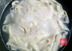 Illustration of how to make braised noodles with beans, tomatoes and eggs 8