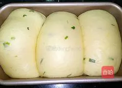 Illustration of how to make chives toast 10