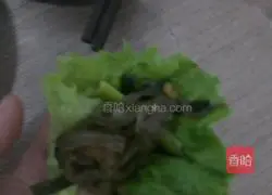 Illustration of how to make Hakka fried potato noodles in lettuce wraps 5
