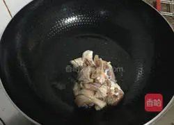 Illustration of how to make potato braised chicken nuggets 3