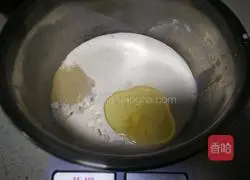 Illustration of how to make ham ring sausage pizza 5