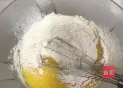 Illustration of how to make chiffon cake 4