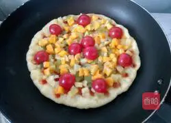 Illustration of how to make cherry tomato fruit pizza 10