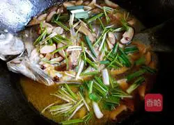 Roast Mushrooms, Chives and Onions Illustration of how to make Wuchang fish 7
