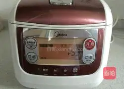 Illustration of how to make Sydney pear, red dates, wolfberry and tremella soup 4