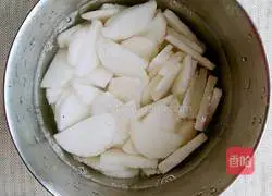 Illustration of how to make fried yam and meat 4