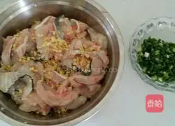 Illustration of how to make ginger spicy fish 3