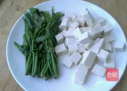 Chinese chun sprouts mixed with tofu Practice illustration 2