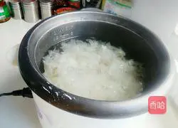 Illustration of how to make red dates, wolfberry and white fungus soup 5