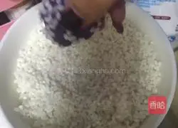 Illustration of how to make purple sweet potato pearl meatballs 4