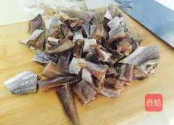 Illustration of how to make fish with distiller's grains 1