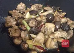 Illustration of braised chicken nuggets with mushrooms and potatoes 8