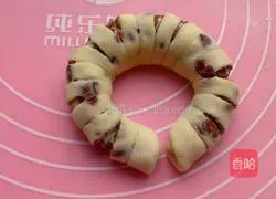 Illustration of how to make bean paste buns 10