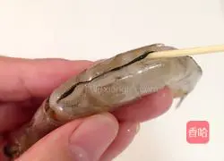 Illustration of home-style fried shrimps in oil 3