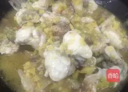 Illustration of how to make braised chicken and fish with ginger paste 5