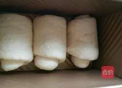 Illustration of how to make light butter toast 5