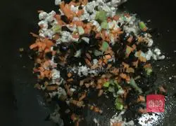 Illustration of how to make braised noodles (braised with cabbage, fungus, carrot and meat) 7