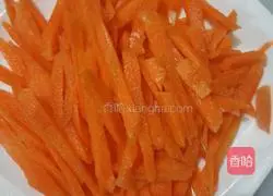 Illustration of how to make red and green braised chicken legs 2