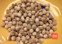 Illustration of how to make pearl milk tea 1