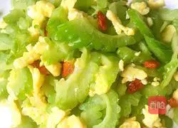 Illustration of how to make wolfberry, bitter melon and scrambled eggs 19