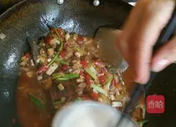 Pictures of how to make spicy and sour pickled fish 11