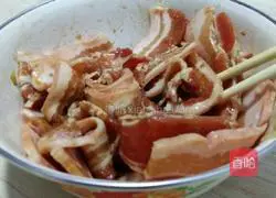 Illustration of how to make bacon rolls wrapped in lettuce 3