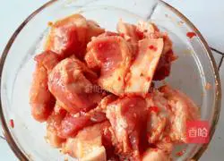 Illustration of how to make steamed pork with rice flour 3