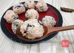 Illustration of making seaweed kimchi dumplings 8