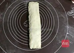 Illustration of how to make tuna pocket pizza 12