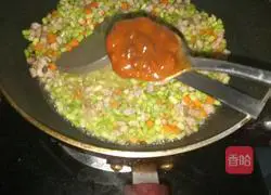 Illustration of how to make braised garlic noodles 5