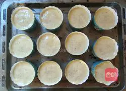 Illustration of how to make cupcakes 15