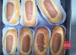 Illustration of how to make sausage and meat floss bread 7