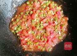 Illustration of making braised noodles with beans, tomatoes and eggs 13 
