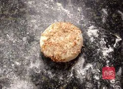 Illustration of how to make sesame candy heart thousand-layer pastry cake 17