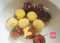 Illustration of braised chicken with chestnuts and chestnuts 6