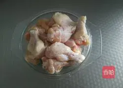 Illustration of how to make Coke-braised chicken shanks 1