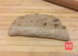 Illustration of how to make French country nut bread 7