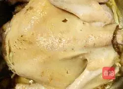 Illustration of how to make braised chicken with scallion oil 6