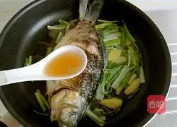 Illustration of how to cook crucian carp with green onions 10
