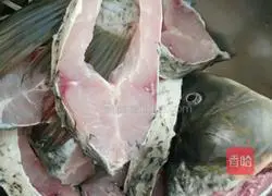 Illustration of how to make curry fish soup 1