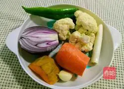 Illustration of how to make curry stewed vegetables 1