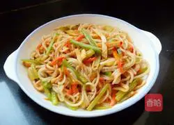 Illustration of how to make fried rice noodles with parsley 9