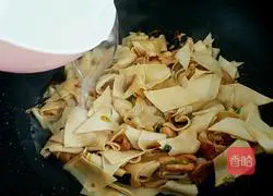 Illustration of how to make hot pepper dried tofu 4